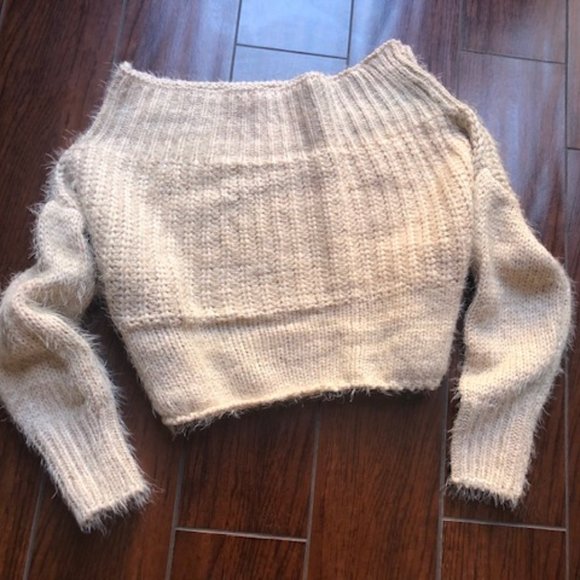Casting LA Off-the-Shoulder Blush Sweater - L - Picture 2 of 4